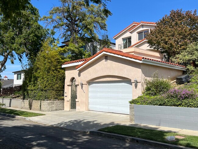 Foto del edificio - 3034 Greenfield Ave