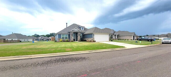 Building Photo - 844 Hedgefield Way