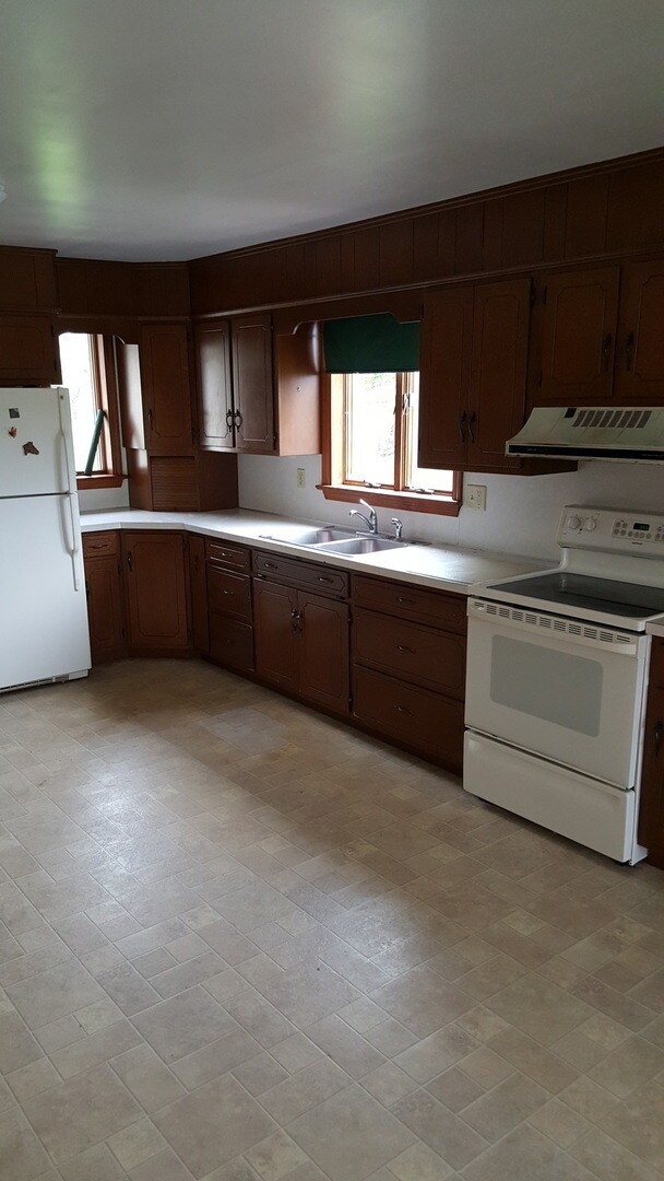 Building Photo - $1295 - 3 Bed, 1.5 Bath - East Earl