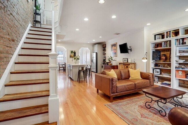 Building Photo - Modern Excellence in Eckington| 2 Parking ...