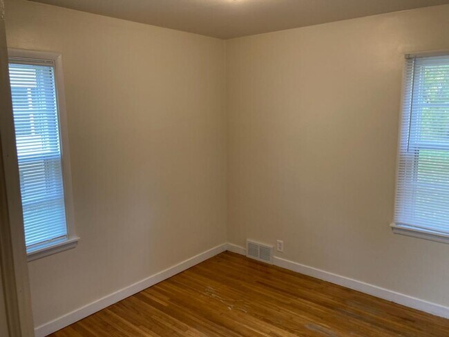 Building Photo - 313 8th St NW
