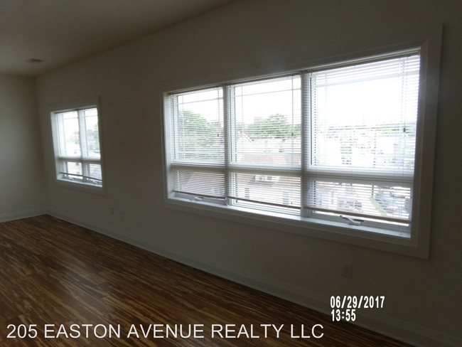Building Photo - 205 Easton Ave