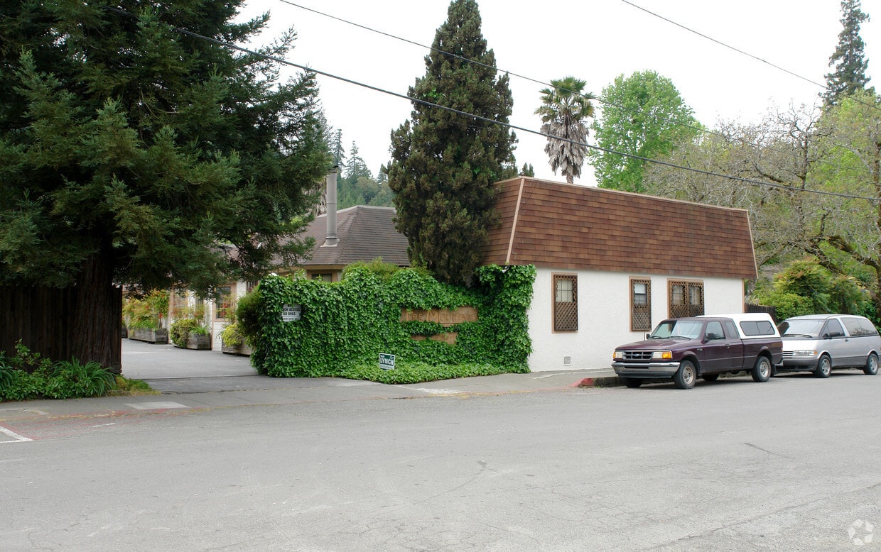Primary Photo - Fire Mountain Lodge