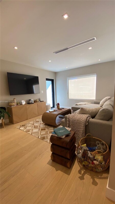 Foto principal - 1277 SW 19th St