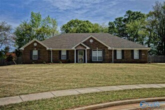 Building Photo - 16992 Woodhaven Dr