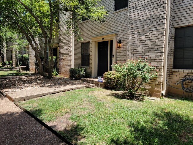 Foto del edificio - 8400 Jamestown Dr