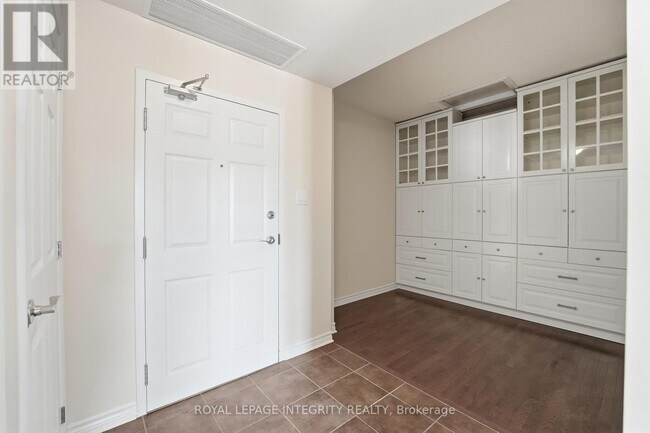 Building Photo - 180 Guelph Private