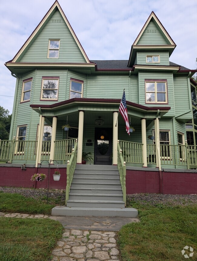 24 Shady Ave