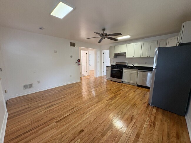 Foto del edificio - 425 Drummond Ave