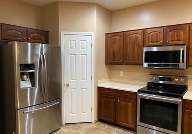 Building Photo - 3 Bedroom, 2 Bath Home Available 09/06/25!