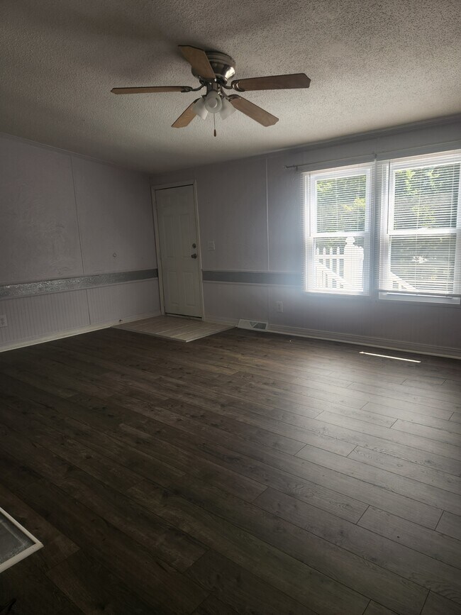 Foto del edificio - 124 Maynor Ln