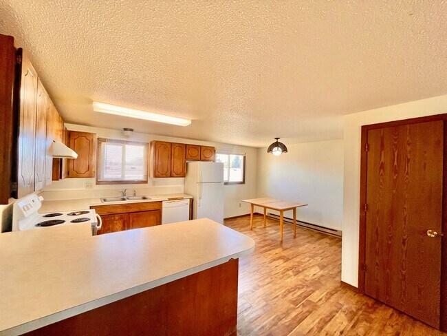 Foto del edificio - 4832-38 Basswood Drive