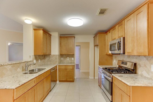 Building Photo - 9319 Parkmore Dr