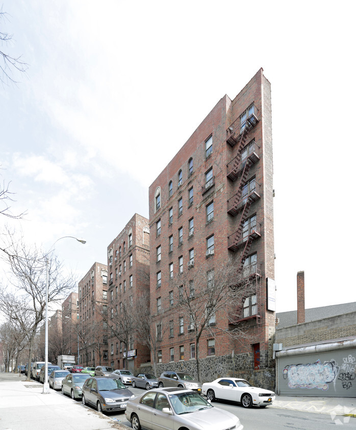 3130 - 3150 Rochambeau Ave - 3130-3150 Rochambeau Ave