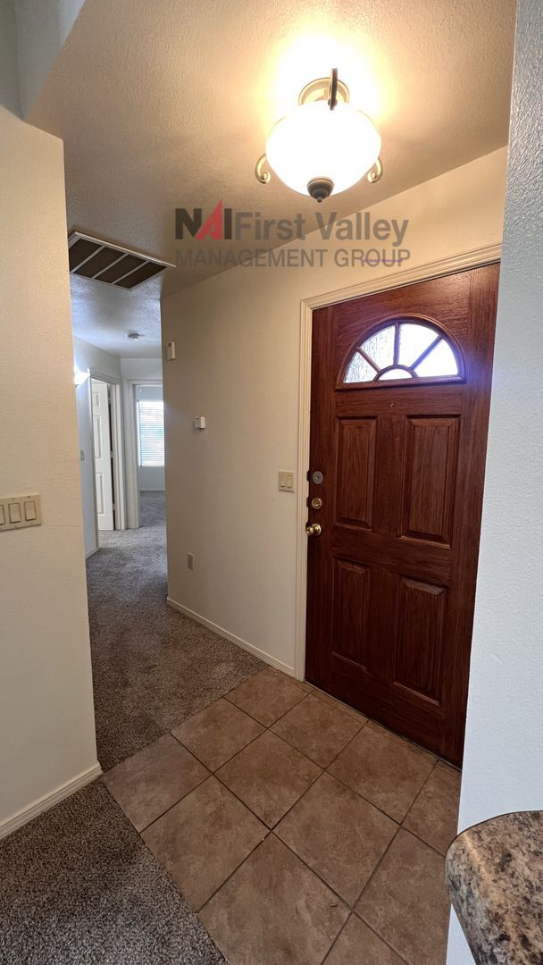 Foto del edificio - 3 Bedrooms, 2 Baths