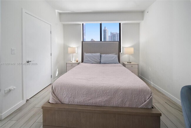 Foto del edificio - 999 SW 1st Ave