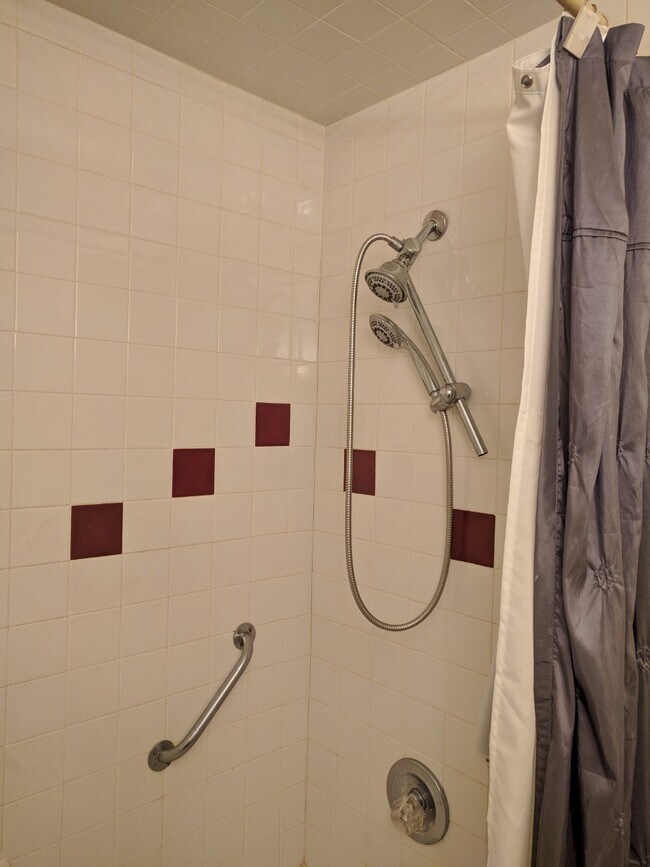 5 Colonial Rd, West Hempstead, NY 11552 House for Rent in West