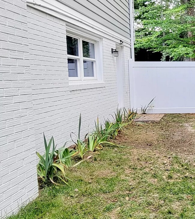 Building Photo - 5507 Ravenel Ln