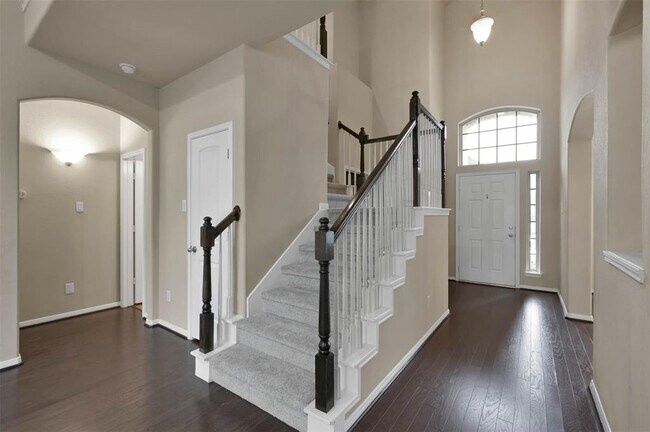Foto del edificio - 2458 Garden Falls Dr