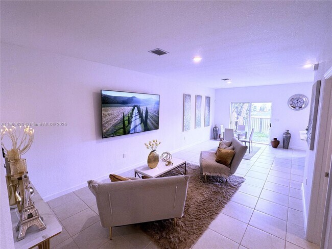 Foto del edificio - 5534 NW 27th Pl