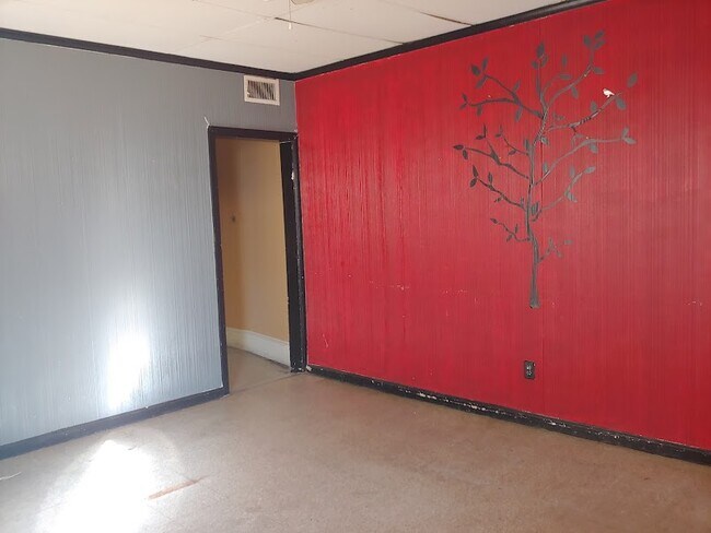 living room - 204 N 2nd St