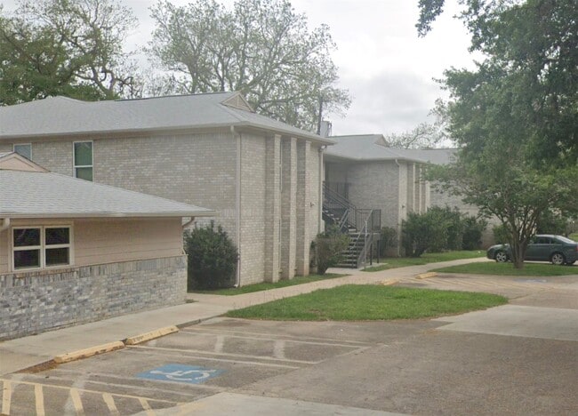 Building Photo - 225 S 13th St