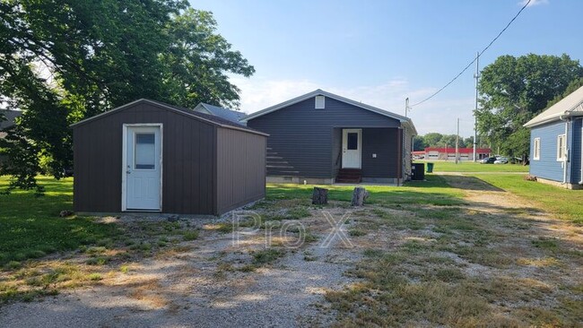 Building Photo - 905 W 3rd St