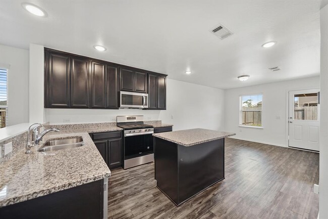 Building Photo - 2611 Lapwing Dr.