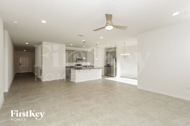 Foto del edificio - 531 Crown Rose Dr