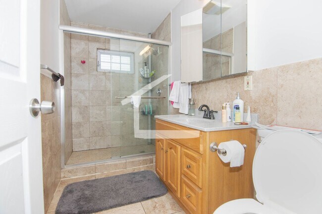 Foto del edificio - 4 bed in Allston