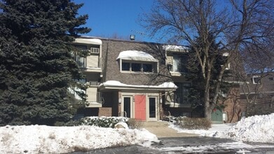 Building Photo - 264 E Bailey Rd