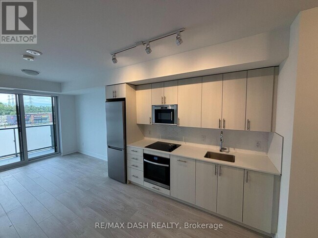 Photo du bâtiment - 2425-2425 Simcoe St N