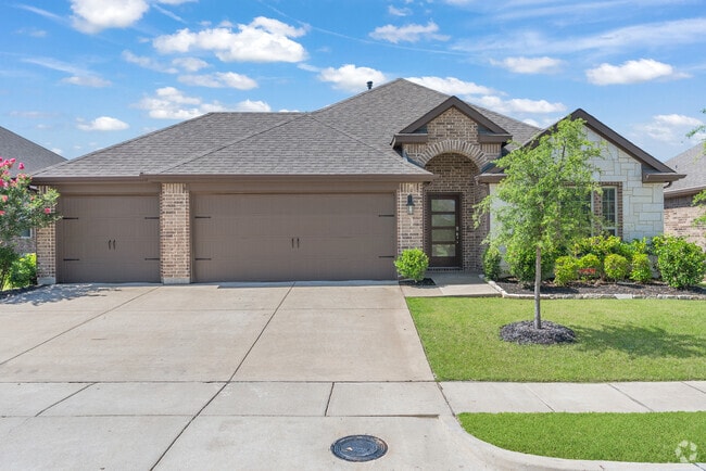 Building Photo - 3057 Maverick Dr