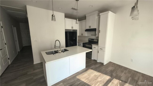 Building Photo - 16 S Indiana Ave