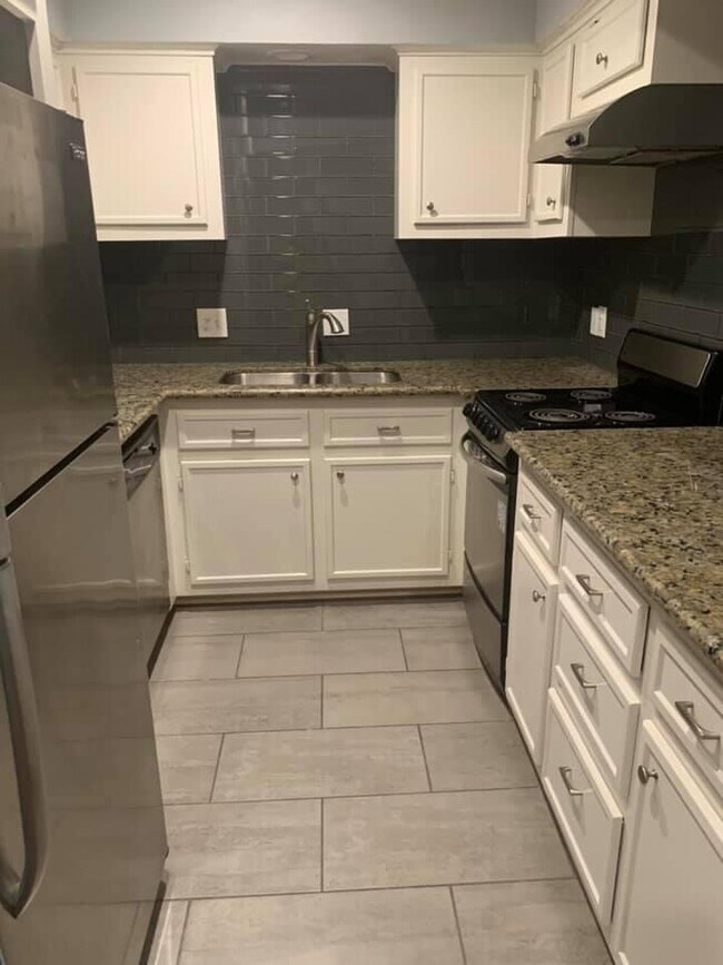 Kitchen - 2700 Bellefontaine St