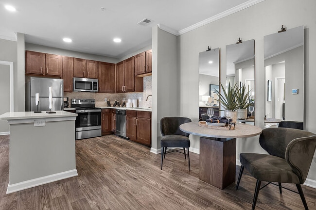 Building Photo - Crest at Brier Creek