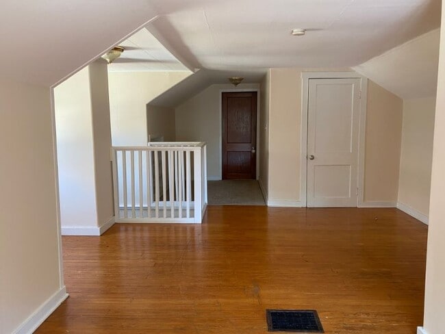 Building Photo - 214 N Bowen St