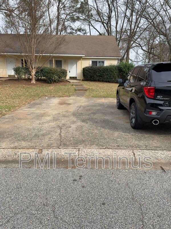 Building Photo - 5001 Hawthorne Ct