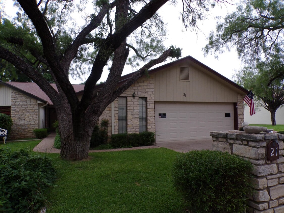 Foto principal - 21 Fairway Ln