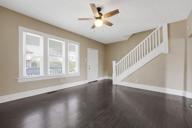 Foto del edificio - Move-In Ready 3-Bedroom Home with Updated Kitchen & Central A/C