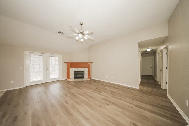 Foto del edificio - 1604 Hazelwood Dr