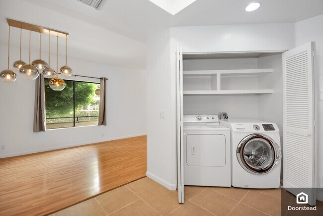 Building Photo - 4519 Coldwater Canyon Ave