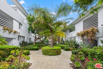Building Photo - 134 San Vicente Blvd