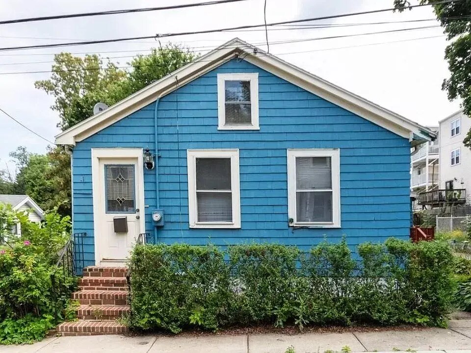 Primary Photo - 11 Savin Hill Ct