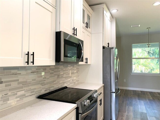 Foto del edificio - 7410 Ellis Ln