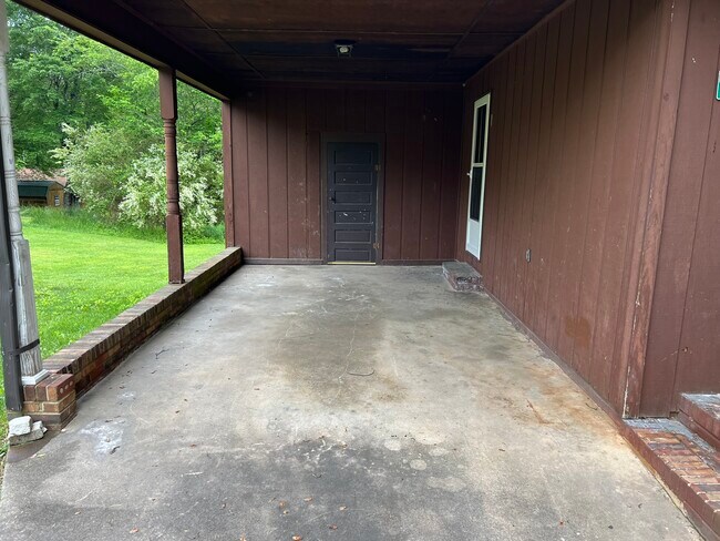 Foto del edificio - 1156 Oak Forest Dr