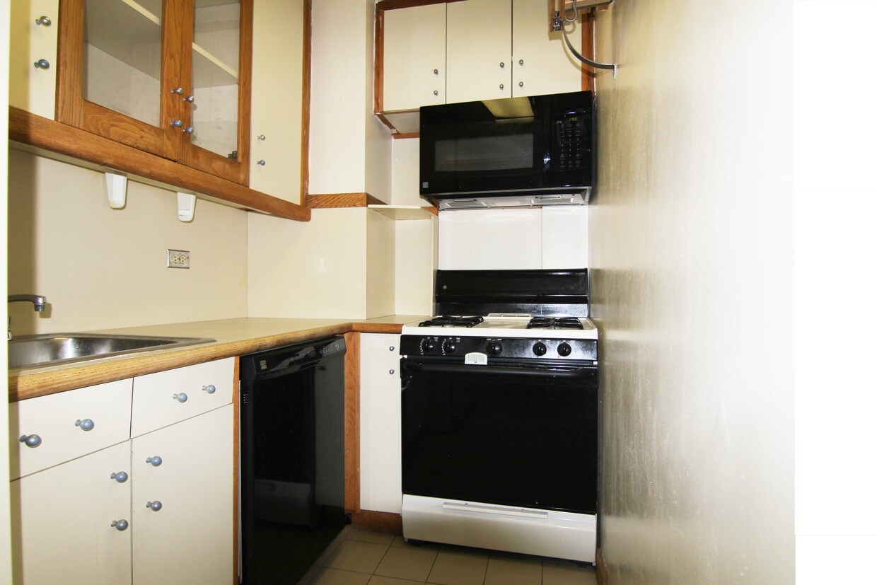 Primary Photo - 145 E 89th St