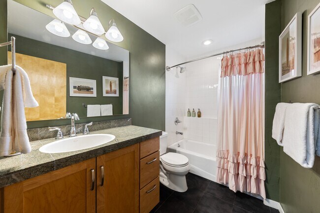 Foto del edificio - 11 Russell Trail