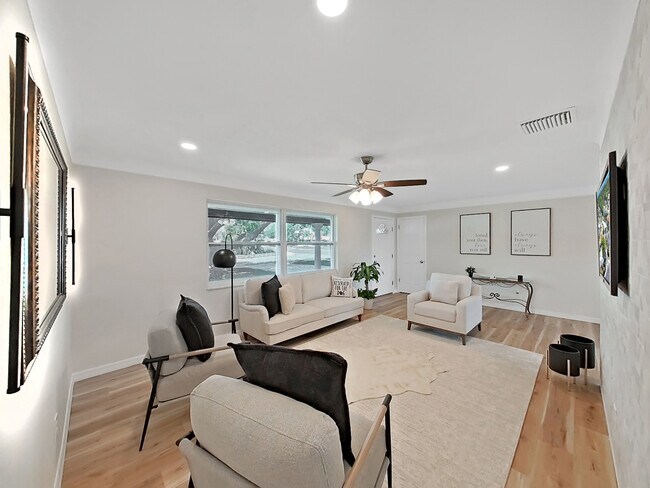 Foto del edificio - 7797 Barry Ct