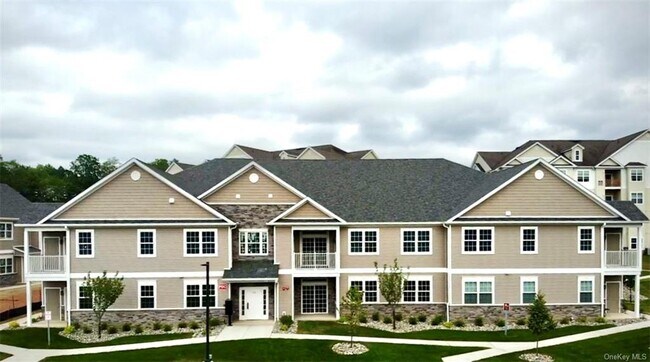 Foto del edificio - 214 Tower Ridge Cir